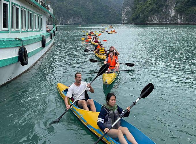 Full-Day Discovery: Fish Village, Lan Ha Bay, Ha Long Bay & Viet Hai Village Boat Tour